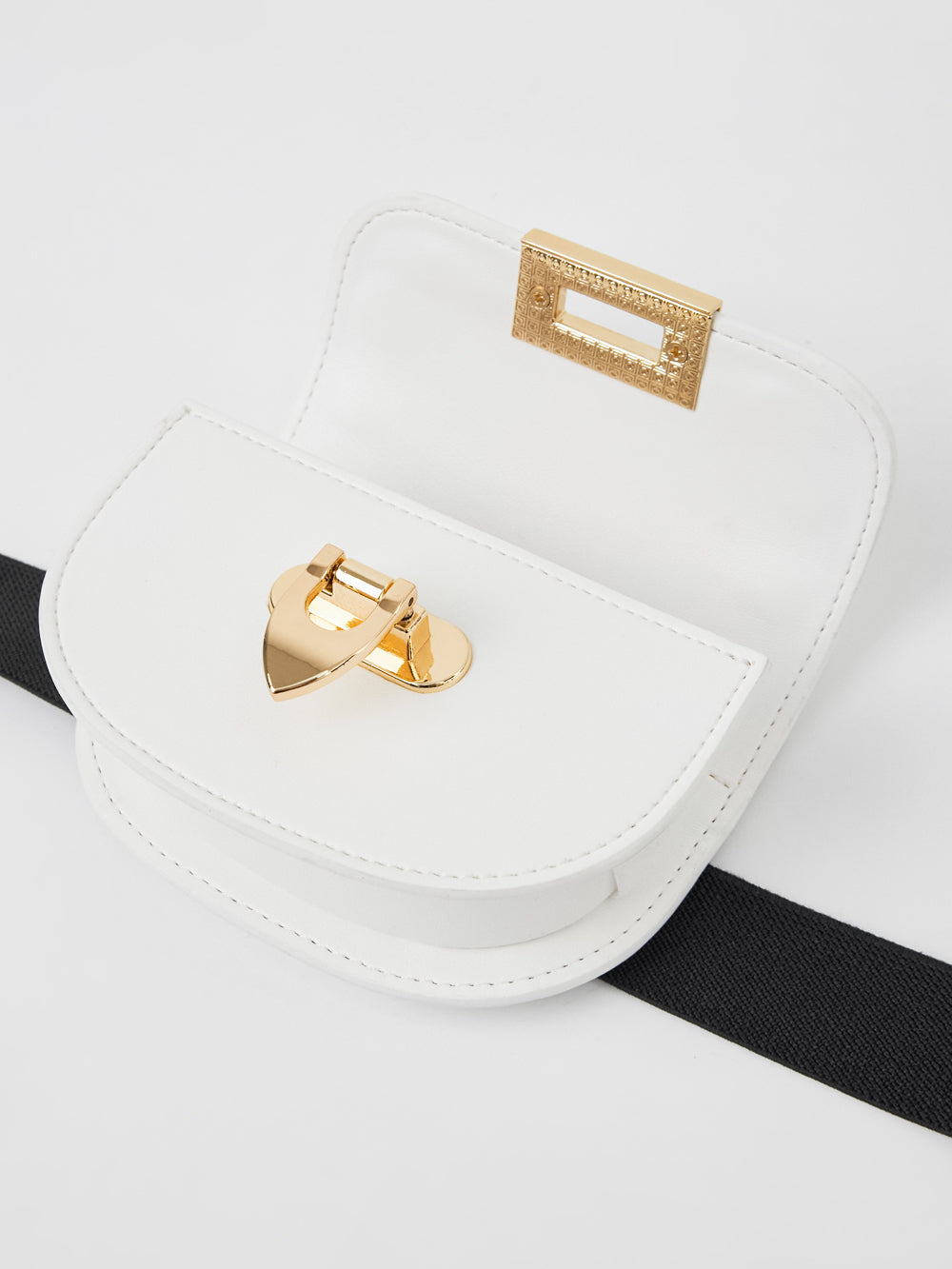 UTAA ゴールデンスタッドフラッシュベルトバッグ ホワイト : Women's