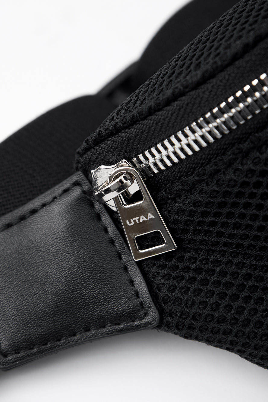 UTAA モノエンブレムメッシュベルトバッグ ブラック : Women's