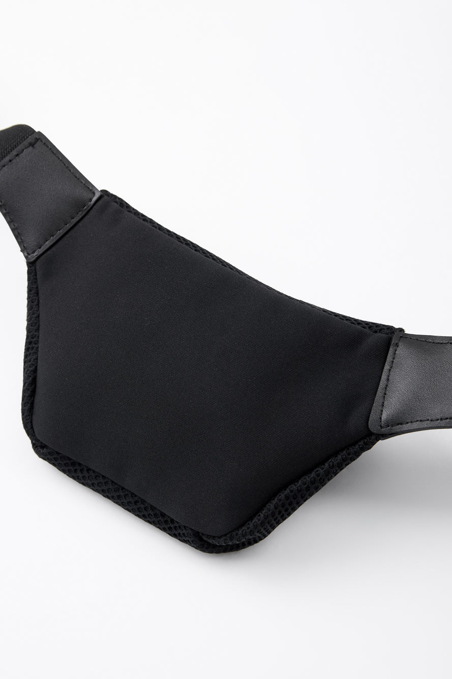 UTAA モノエンブレムメッシュベルトバッグ ブラック : Women's