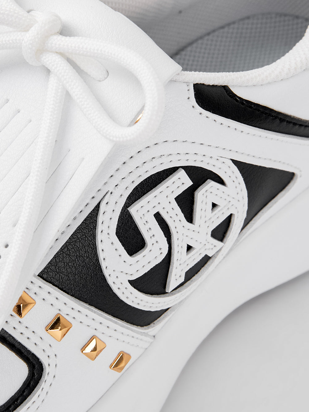 ゴールデンスタッズフラッシュダービー キルティスニーカー : レディース