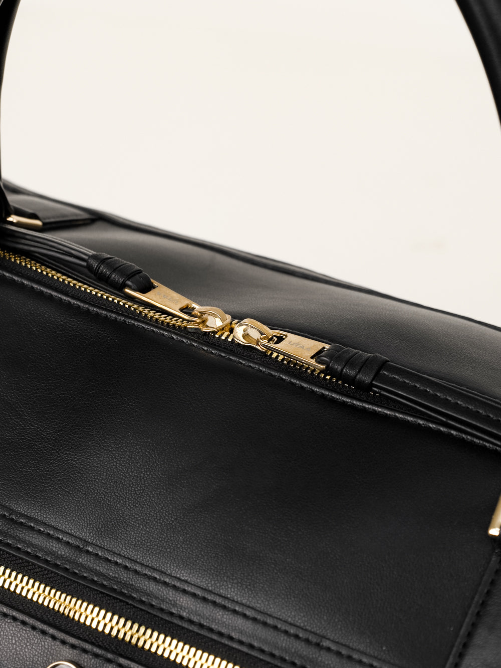 UTAA ゴールデンスタッドフラッシュボストンバッグ : Women's