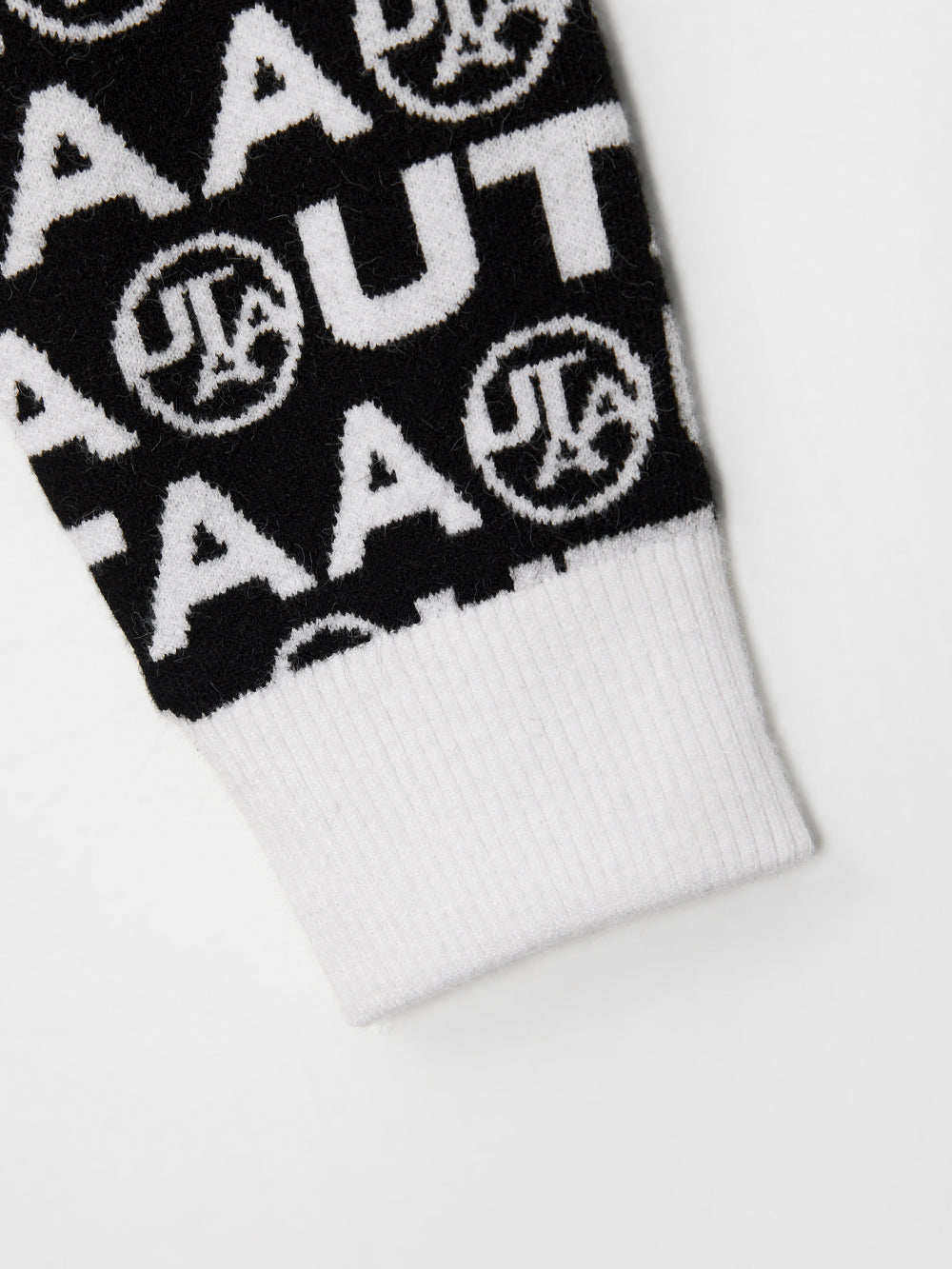 UTAA TypoブロックニットZip-upジャンパー ブラック : Women's