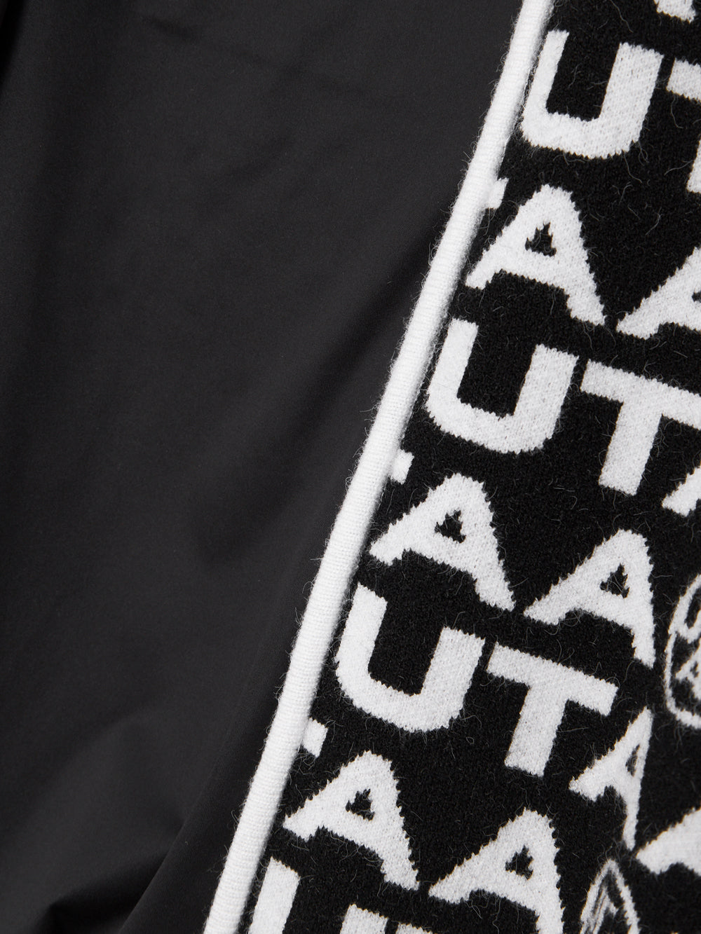 UTAA TypoブロックニットZip-upジャンパー ブラック : Women's