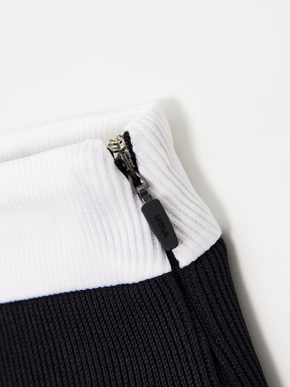 リリー パンチング レース シンボル フレア スカート