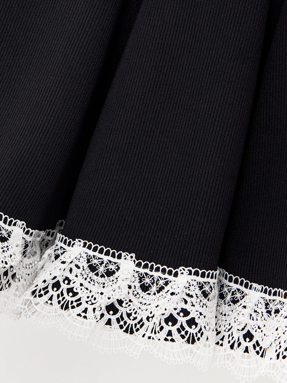 リリー パンチング レース シンボル フレア スカート