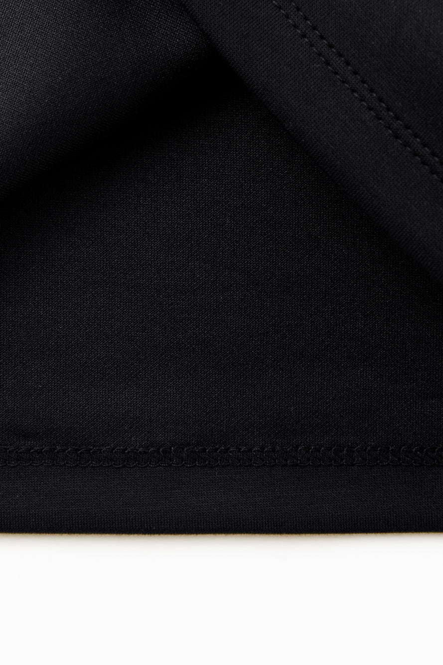 UTAA イーズシンボルボタンPKスリーブレス ブラック：レディース