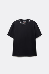 UTAA シリアルロゴクルーネックTシャツ ブラック：レディース