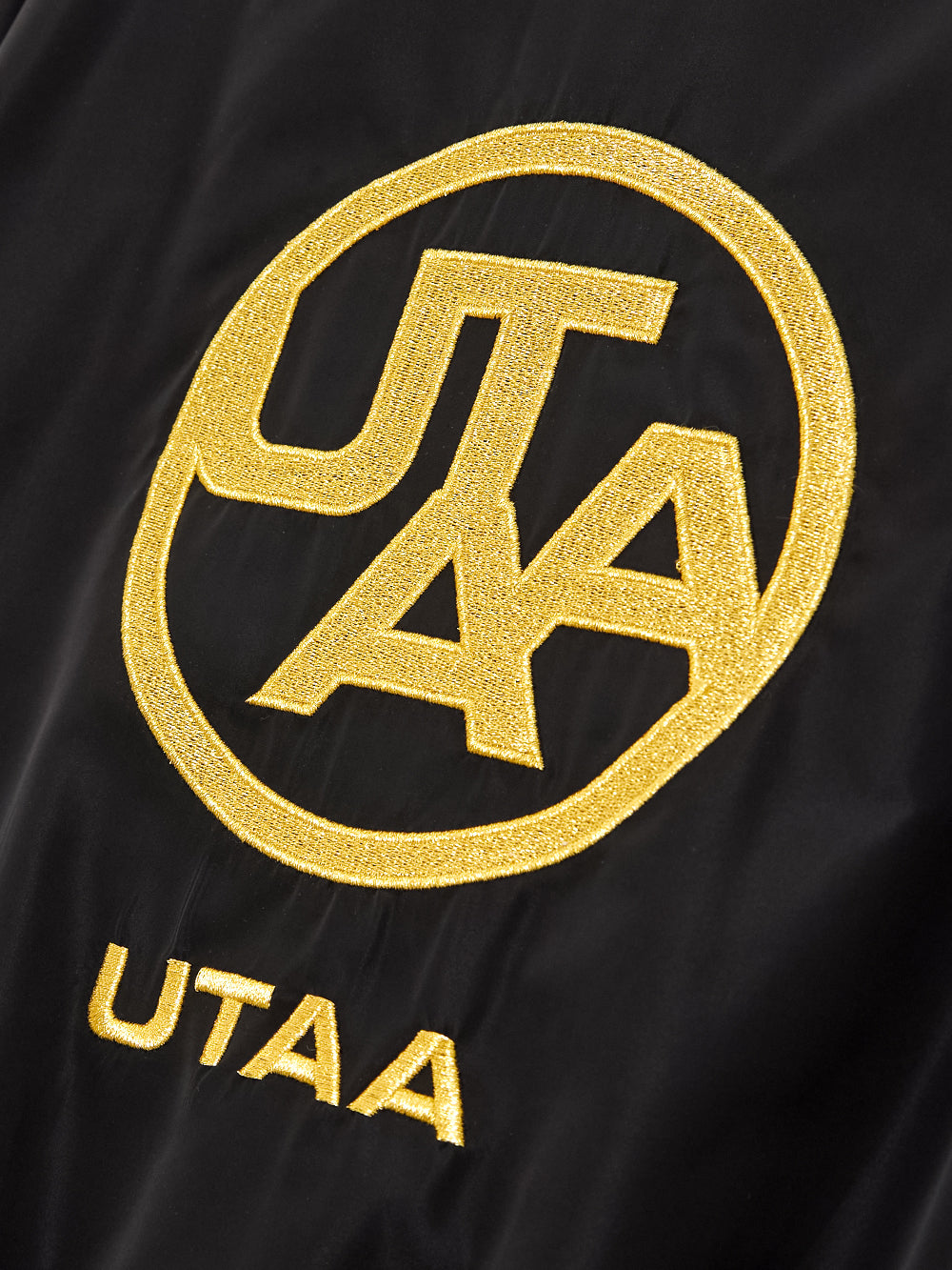 UTAA クラウンパンサーキングダムウインドブレーカージャンパー ブラック：レディース