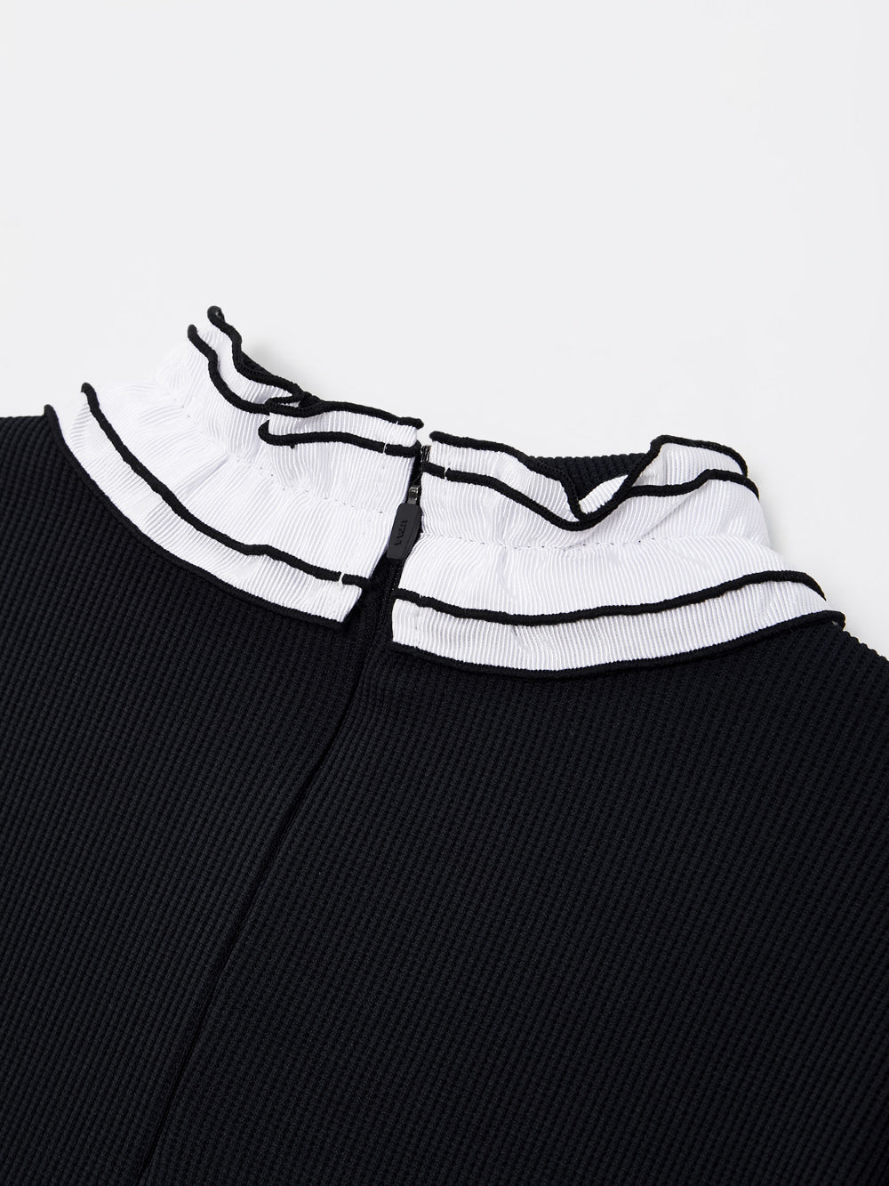 UTAA ペタルマルチラッフルレースタートルネックスリーブ ブラック : Women's