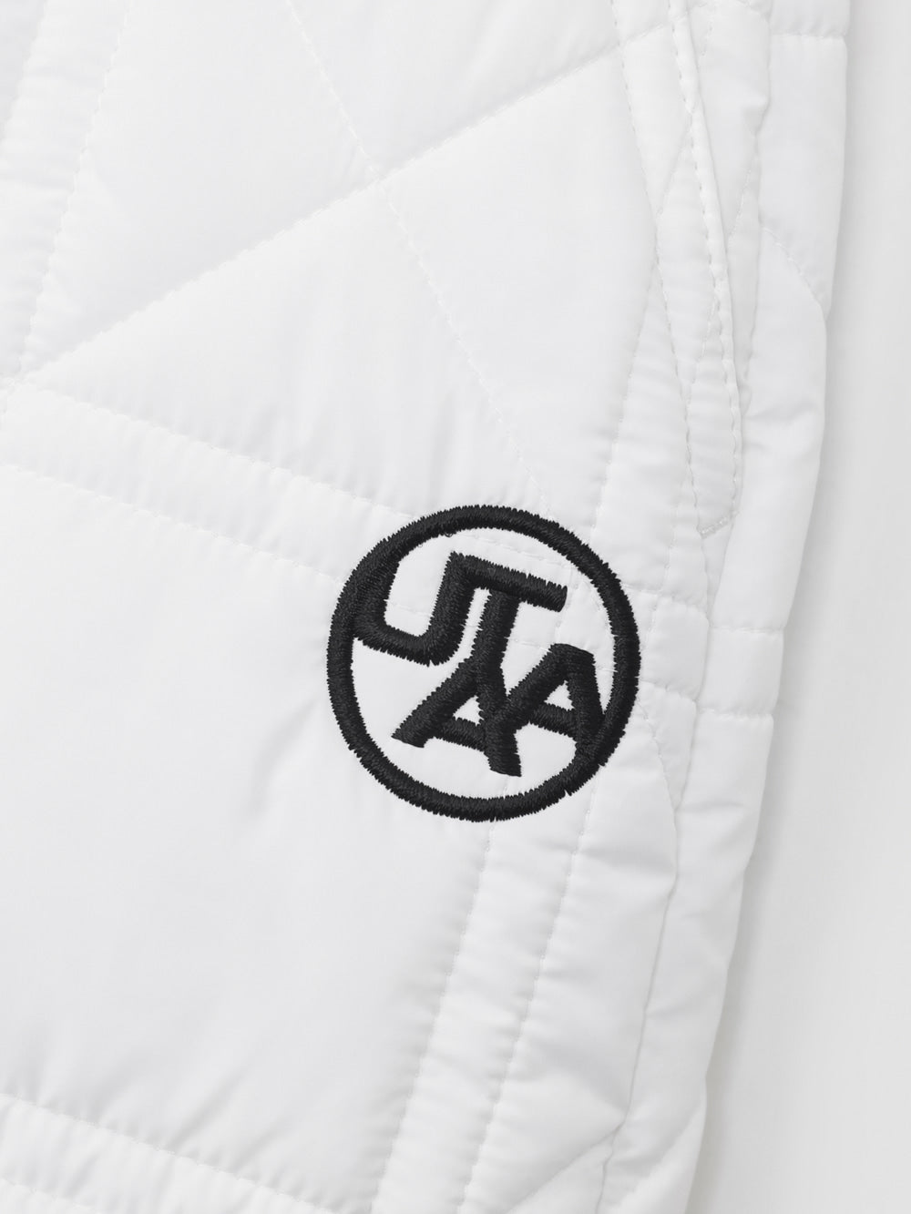 UTAA クロスキルティングシンボルパッド付きショートパンツ ホワイト：レディース